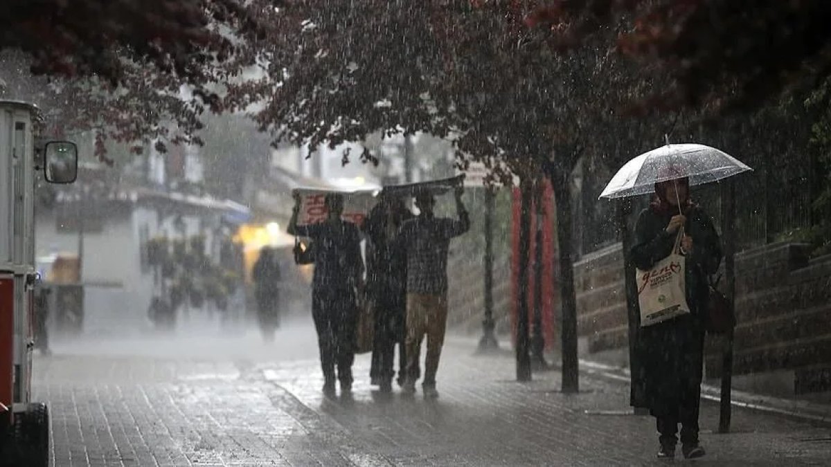 Meteoroloji'den 11 il için uyarı: Kuvvetli sağanak ve fırtına geliyor