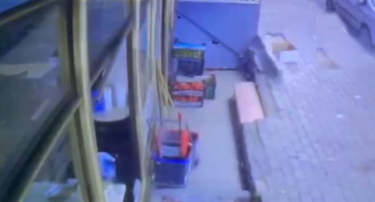 Güngören’de iş yerinde patlama! O anlar kameraya yansıdı