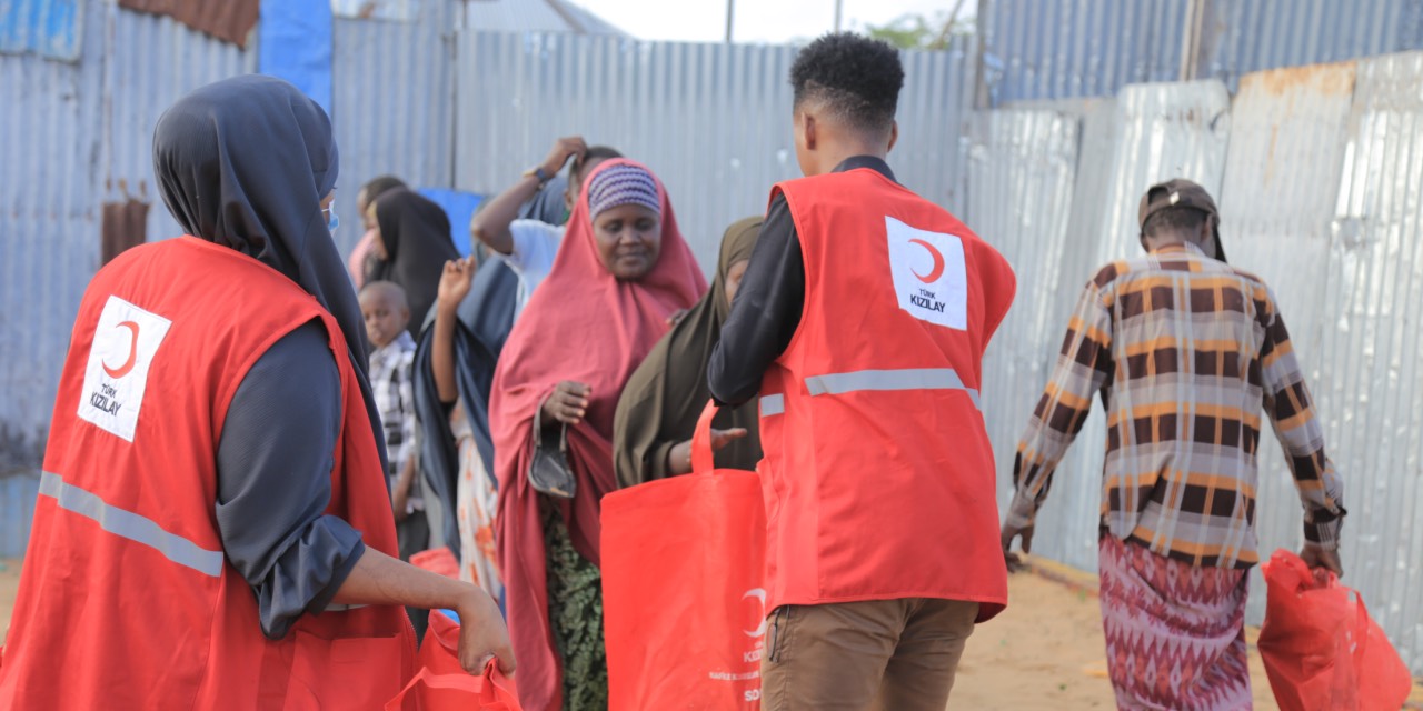Türk Kızılay, yurt dışı kurban bağışlarınızı ihtiyaç sahiplerine ulaştırıyor
