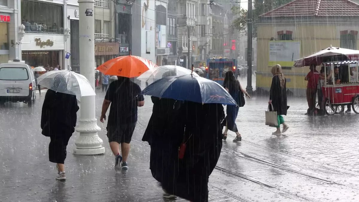 Meteoroloji'den kritik uyarı: Kuvvetli yağış ve fırtına geliyor! İşte il il hava durumu