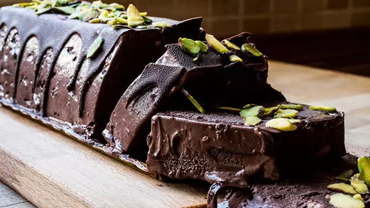 Sıcak günlerin en sevilen pastası! Bu bildiklerinizden farklı: Çikolatalı mozaik pasta tarifi