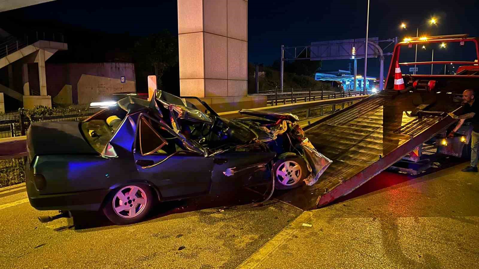 Bursa’da otomobil tıra çarptı: Sürücü ağır yaralandı