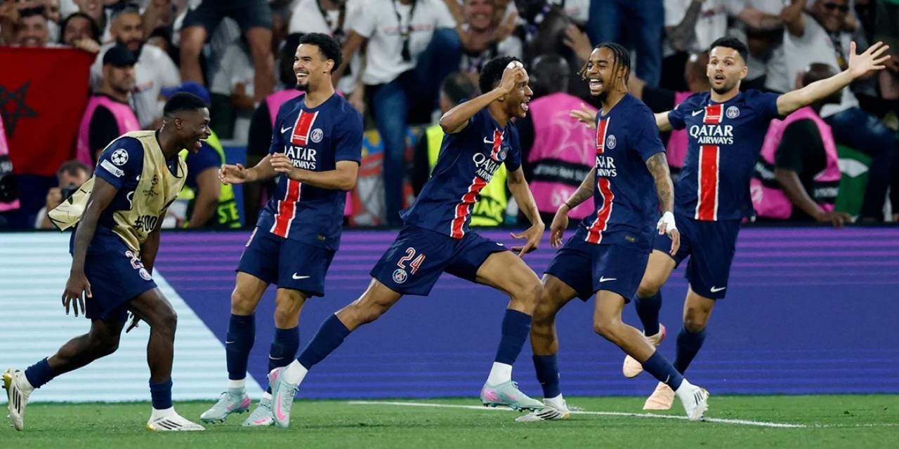 Şampiyonlar Ligi'nde PSG tarih yazdı! 5-0 mağlup edip kupayı kazandı