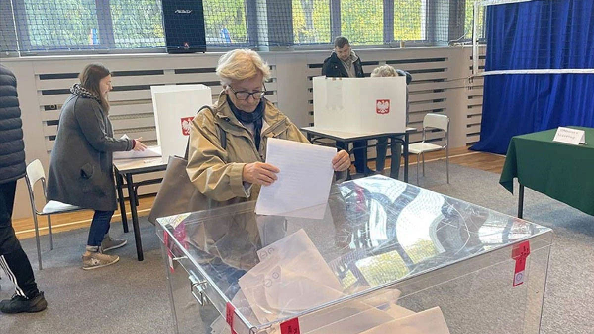Polonya'da cumhurbaşkanı seçimi: İkinci tur için oy verme işlemi başladı