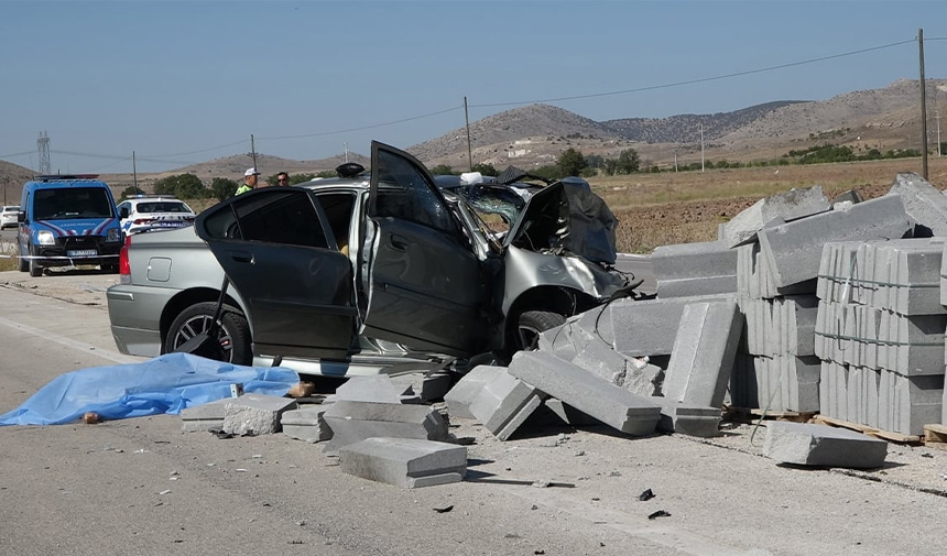 Burdur'da feci kaza: Karı koca hayatını kaybetti, çocuklar yaralı