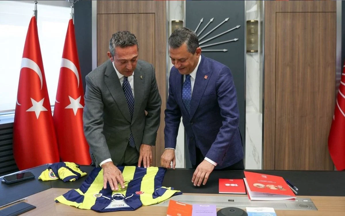 CHP Genel Merkezi’nde sürpriz görüşme: Ali Koç, Özgür Özel ile bir araya geldi