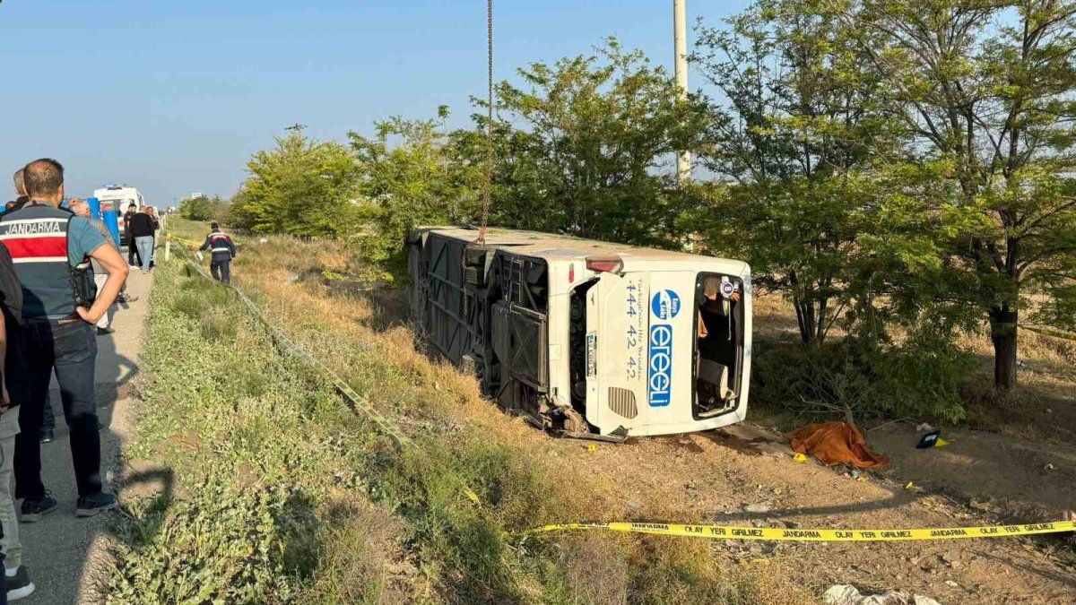 Konya'da yolcu otobüsü devrildi:  1 ölü, 23 yaralı