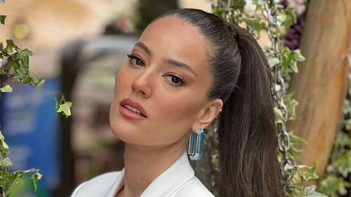 Pelin Akil'e kene şoku: Hastanelik oldu