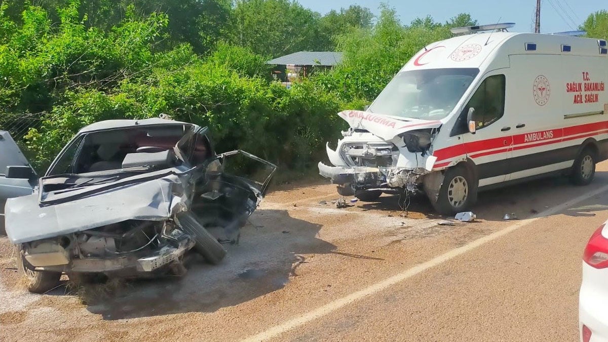 Adana’da ambulansla otomobil çarpıştı: 1 ölü, 3 yaralı