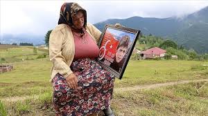 DEM Parti'den Eren Bülbül'ün annesine telefon