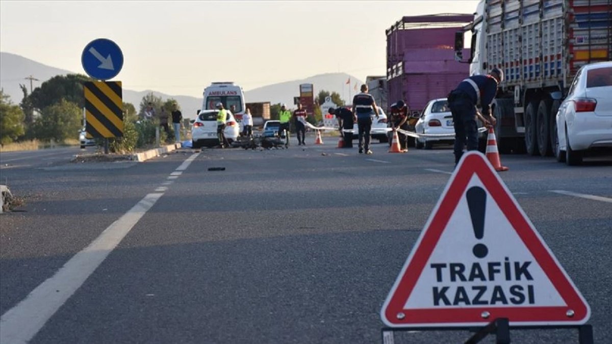 Ali Yerlikaya acı bilançoyu duyurdu: Sadece arife gününde 10 ölü, 1.319 yaralı
