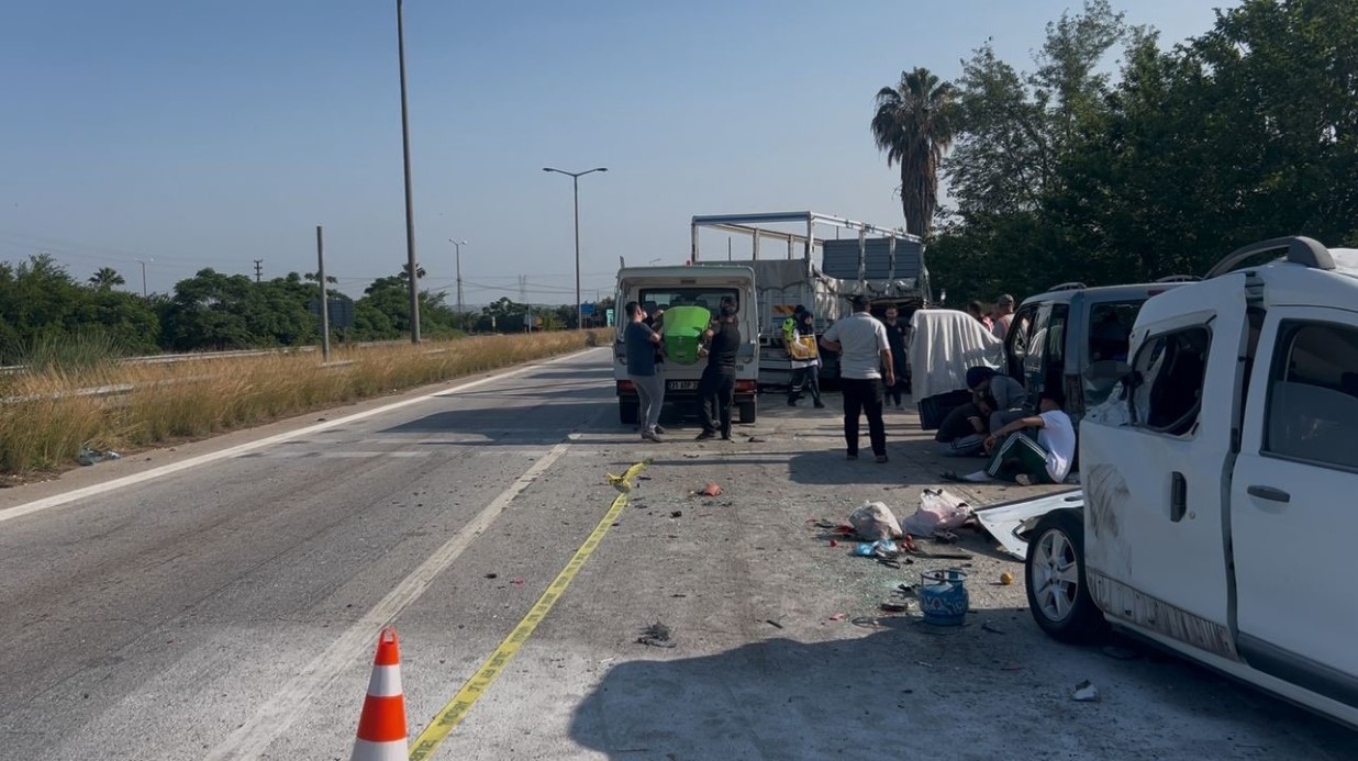 Hatay'da katliam gibi kaza: Kamyon 3 aracı biçti