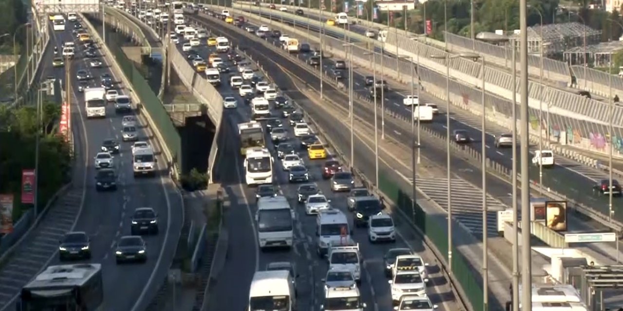 Bayram tatili sona erdi, İstanbul’da trafik çilesi yeniden başladı
