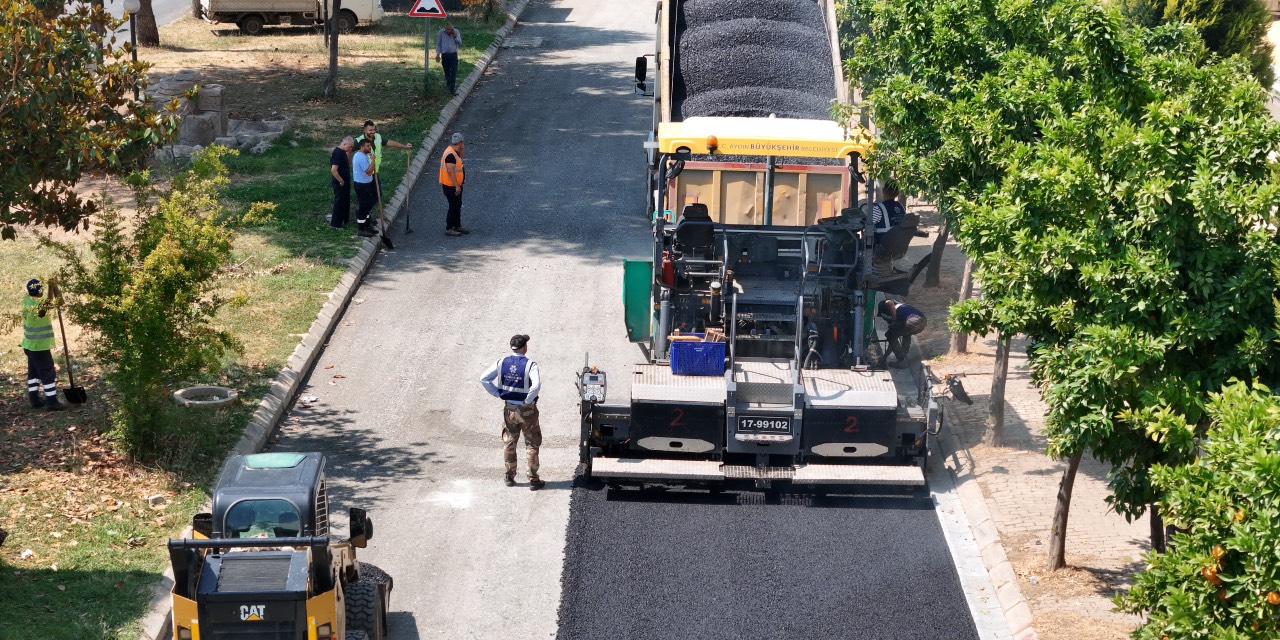 Efeler Kemer Bulvarı’nda yol yenileme çalışmaları sürüyor