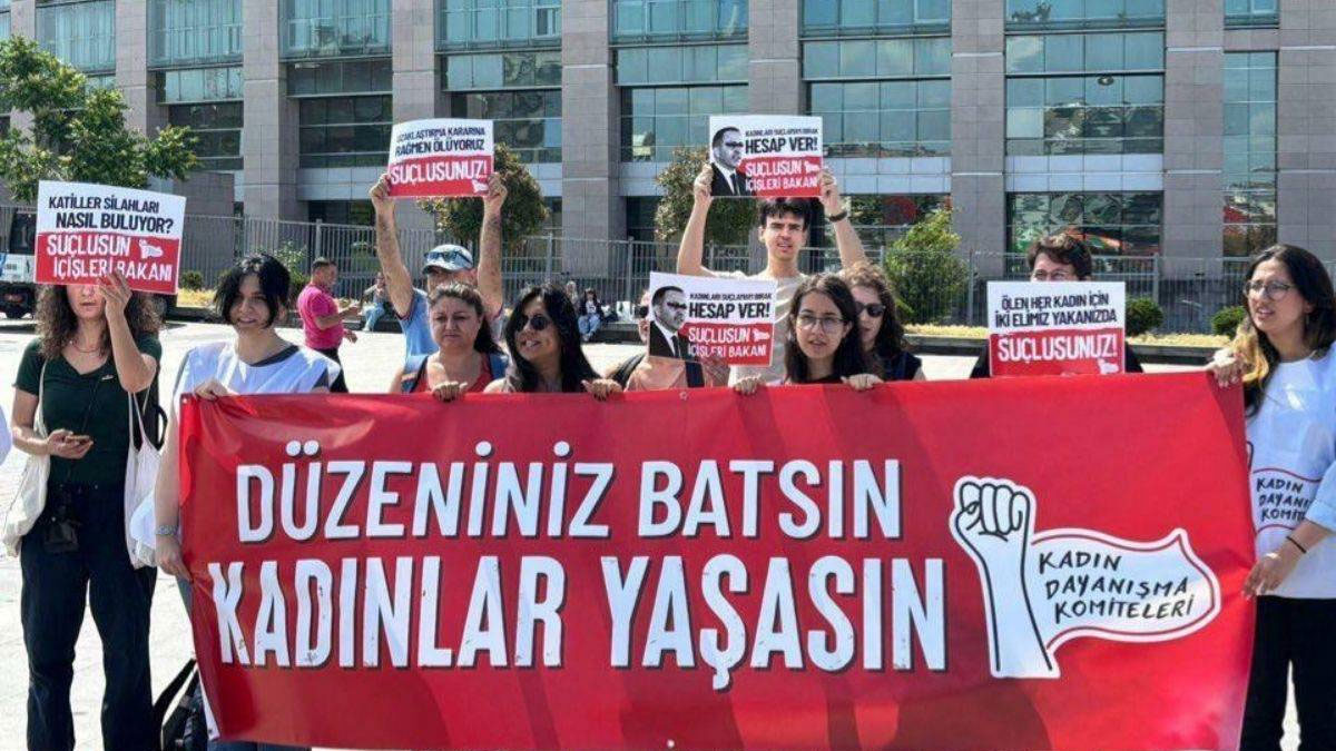Bahar Aksu davasına destek veren 2 kişi gözaltına alındı