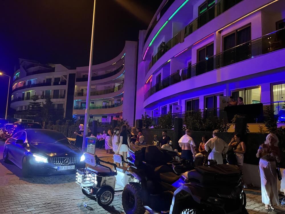 5 yıldızlı otelde yangın:  622 turist tahliye edildi