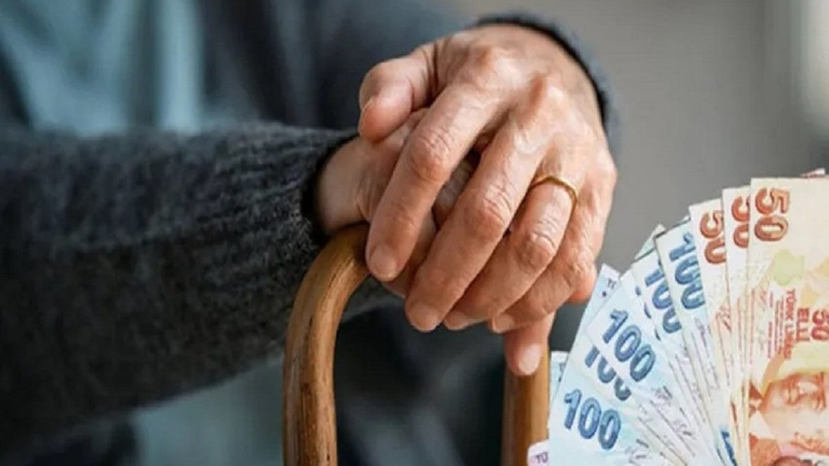 Zam hesapları başladı! Emekli ve memura en az ne kadar zam gelecek?