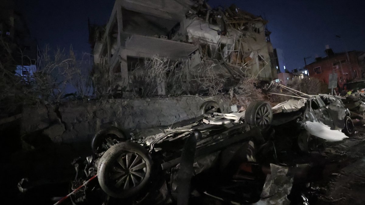 İran'ın misilleme saldırısının ardından Tel Aviv sokakları