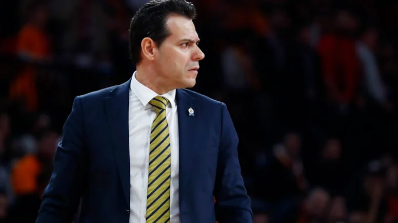 İran'da Fenerbahçe eski koçunun yaşadığı binaya füze düştü