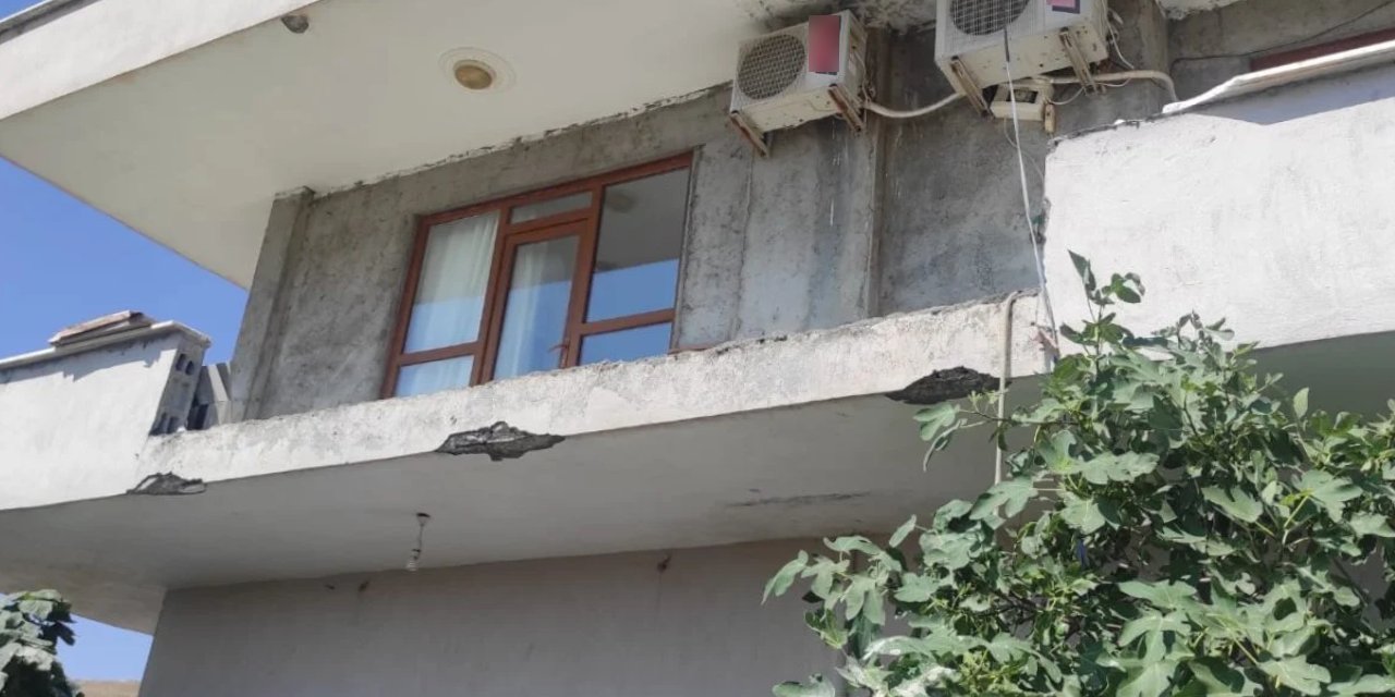Balkon çöktü: 4 ölü, 6 yaralı