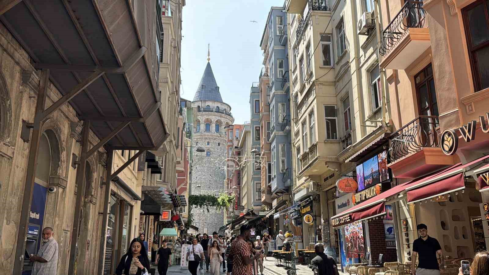 Galata Kulesi’nde feci olay: 22 yaşındaki genç hayatını kaybetti