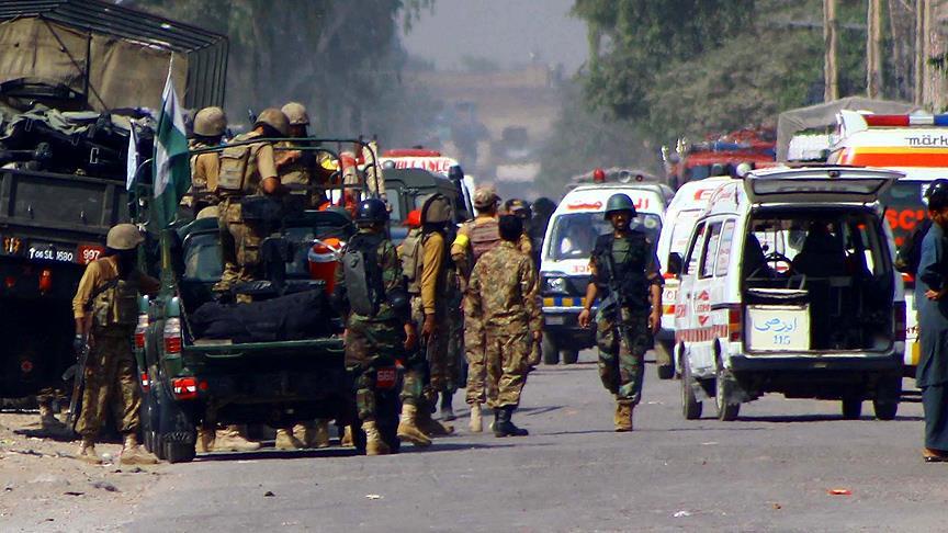 Pakistan'da bombalı saldırı: 2 ölü, 11 yaralı