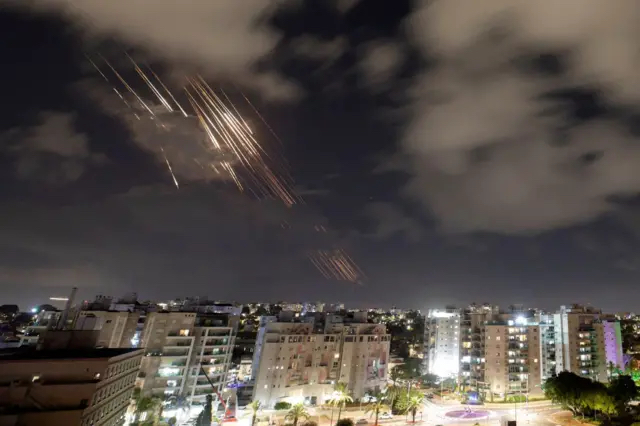 İran'dan İsrail'e yeni balistik füze saldırısı