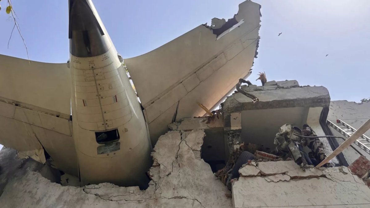 Air India pilotunun ses kaydı ortaya çıktı: Son sözleri şoke etti