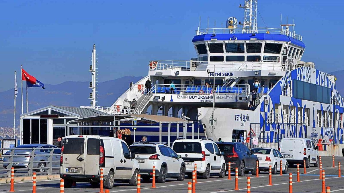İzmir'de feribot sefer ve ücret tarifesine zam