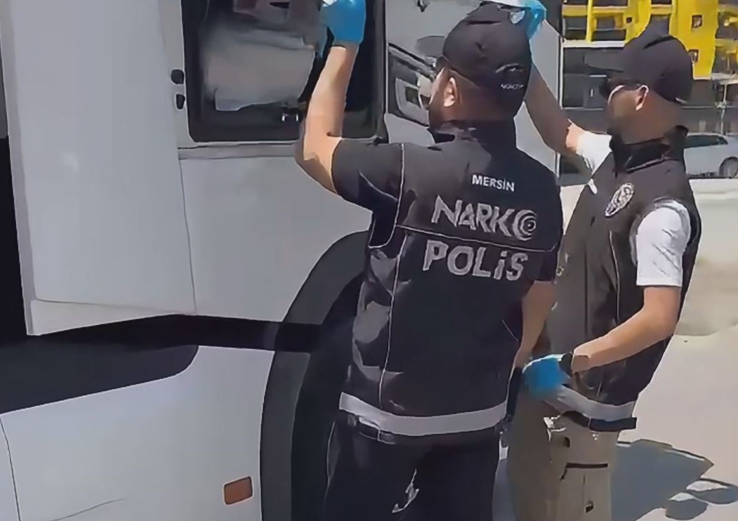 Mersin'de zehir tacirlerine baskın