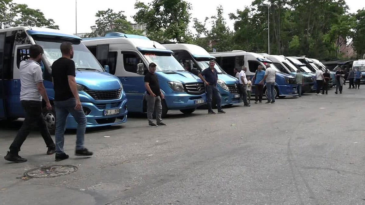 Akaryakıt zamları minibüsçüleri zorluyor: “Kontak kapatmak zorundayız”