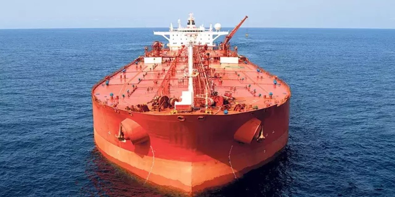 Süper tankerler Hürmüz Boğazı’ndan rotayı tersine çevirdi