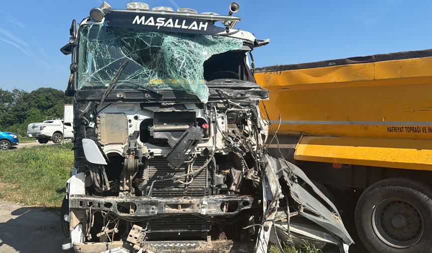 İşçi servisi ile TIR kafa kafaya çarpıştı: Çok sayıda yaralı var