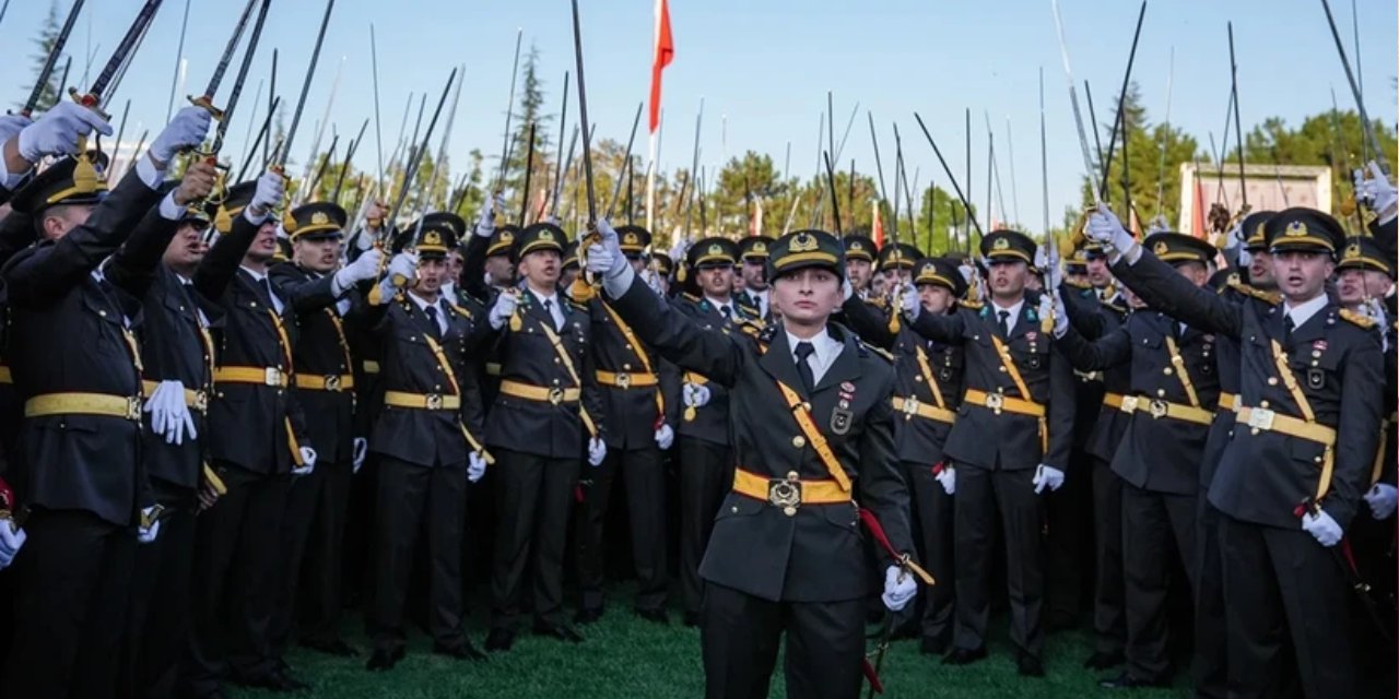 Devlet üniversitesinde "Mustafa Kemal’in Askerleriyiz" yürüyüşüne katılan öğrencilere soruşturma!