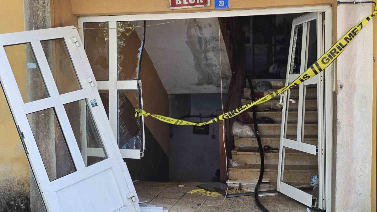 Zonguldak'ta korkutan patlama: Kapı, pencereler parçalandı, duvarlar yıkıldı