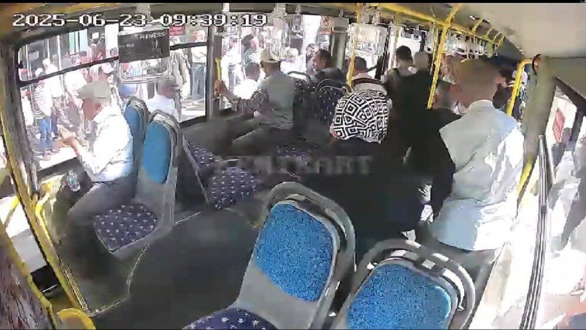 Isparta'da otobüste fenalaşan kadın için güzergâhı değiştirdi, hastaneye yetiştirdi