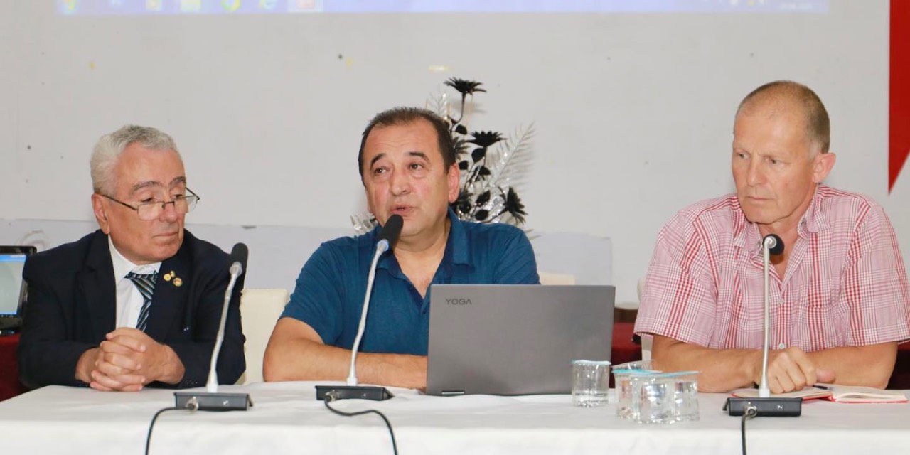 Burhaniye’de “Avrupa’da ve Ülkemizde Voleybolda Kadının Yeri” konulu panel düzenlendi