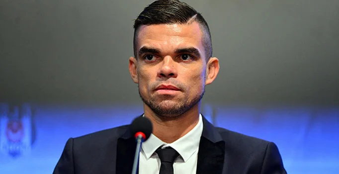 Fenerbahçe’den bomba hamle: Efsane isim geliyor mu? İşte detaylar…