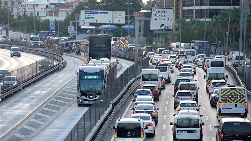 Metrobüs hattındaki çalışma nedeniyle kullanıma kapatılmıştı: Cennet Mahallesi Durağı açıldı