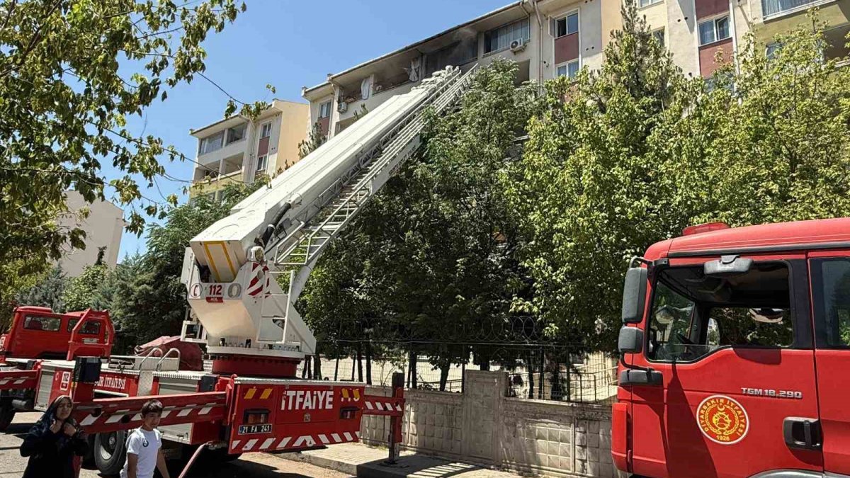Diyarbakır'da bir apartmanda yangın çıktı