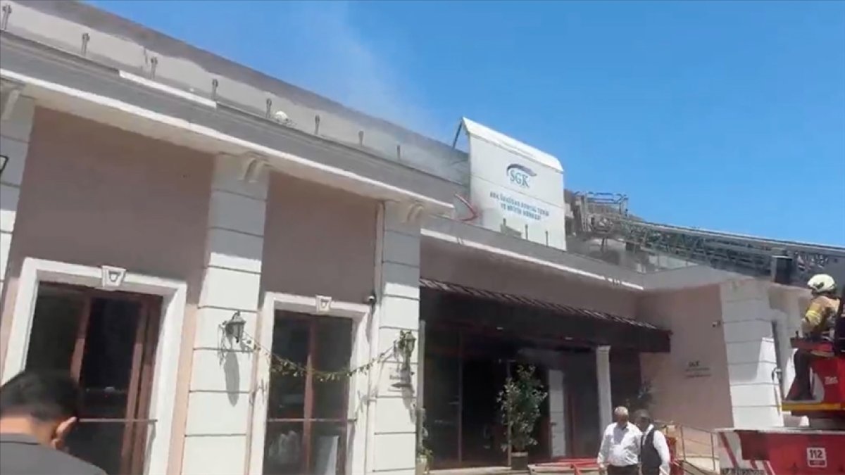 Üsküdar'da sosyal tesiste yangın paniği