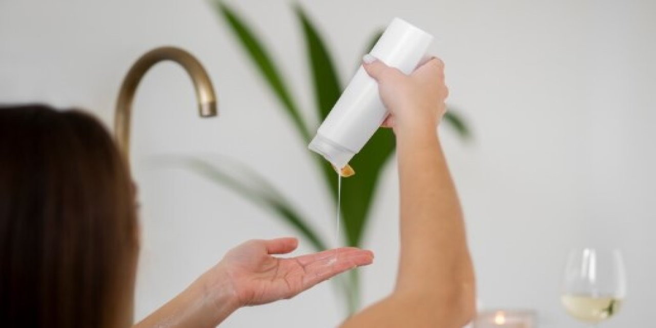 Saçınız neden cansız? Sebebi şampuanınızın son kullanma tarihi olabilir!