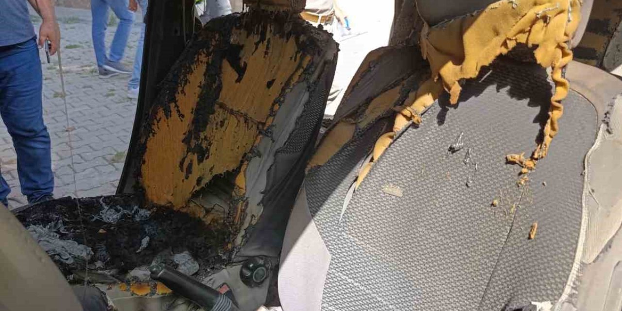 Adıyaman’da park halindeki araçta telefon patladı