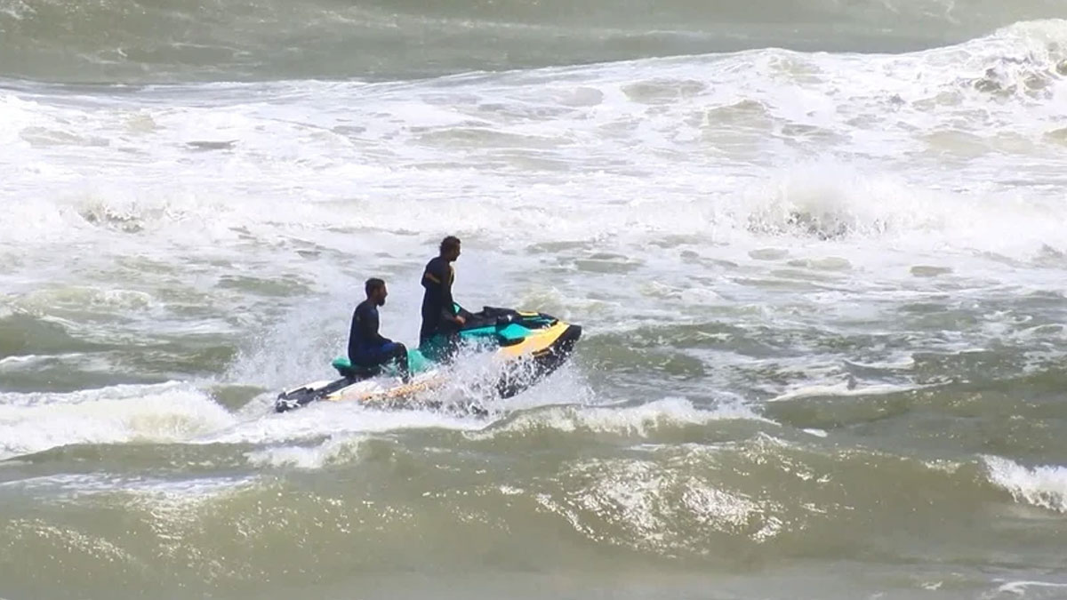 Yasaklara rağmen denize girdiler, geri dönemediler