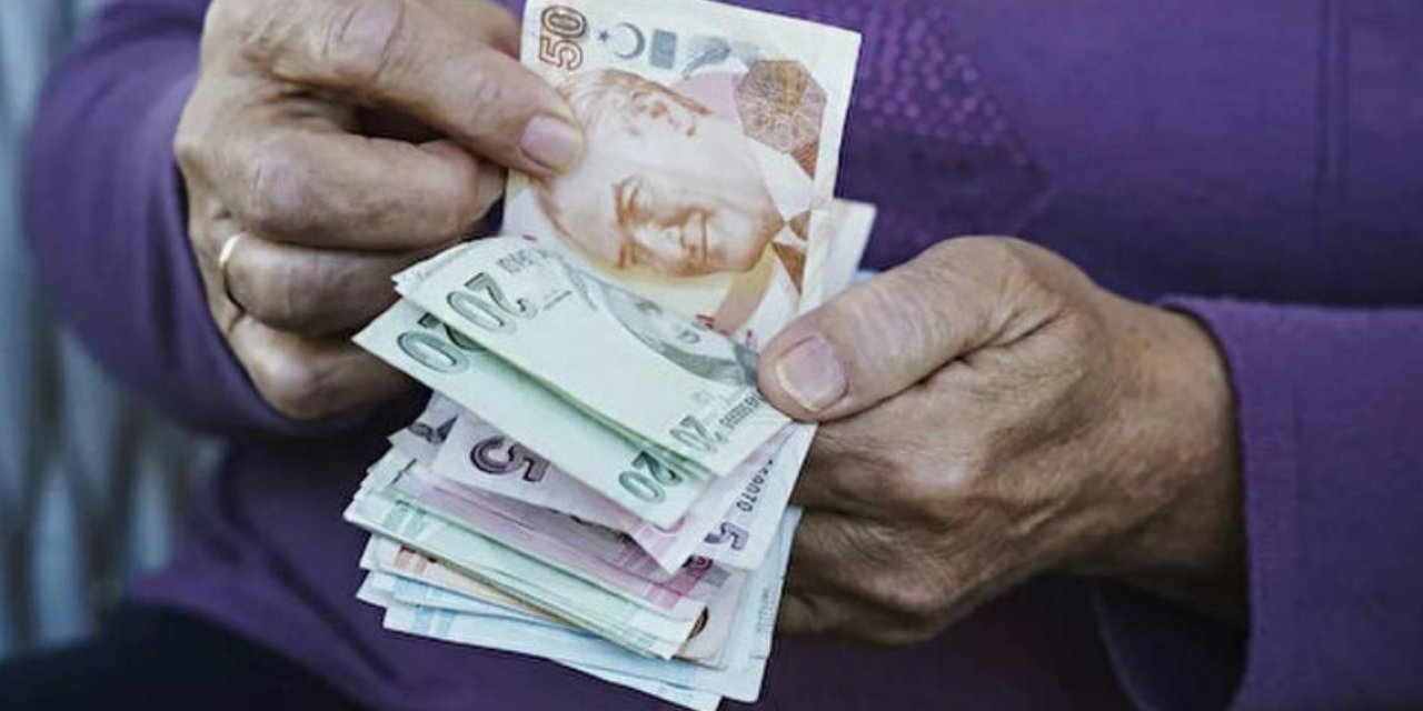 En düşük emekli maaşına düzenleme sinyali geldi! AK Parti'den yeni açıklama