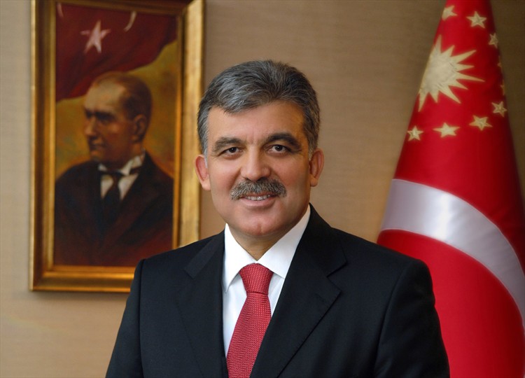 Abdullah Gül'den sahte videolara karşı uyarı: "Savcılık ve siber suçlara başvurduk"