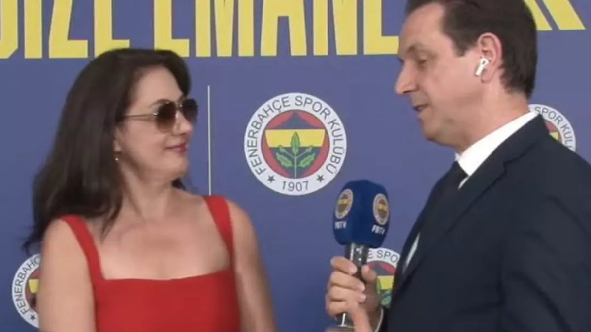 Meltem Cumbul Fener'in lansmanında kırmızı giydi