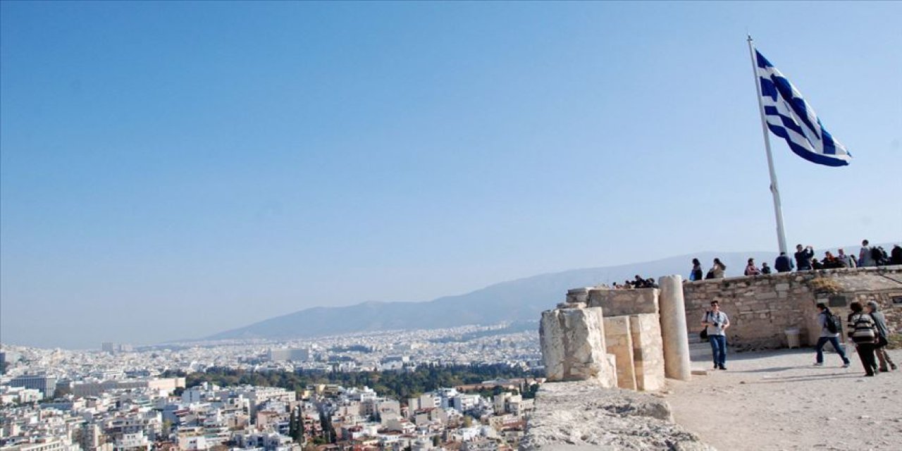 Yunanistan’da 13 saatlik mesai krizi