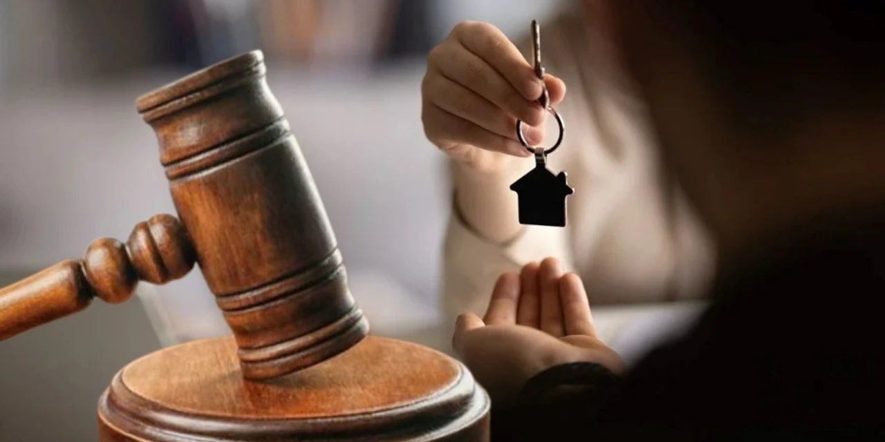Kiracıyı evden çıkarmak isteyen emlakçının yaptığı yanına kalmadı: Yargıtay hapis cezası verdi