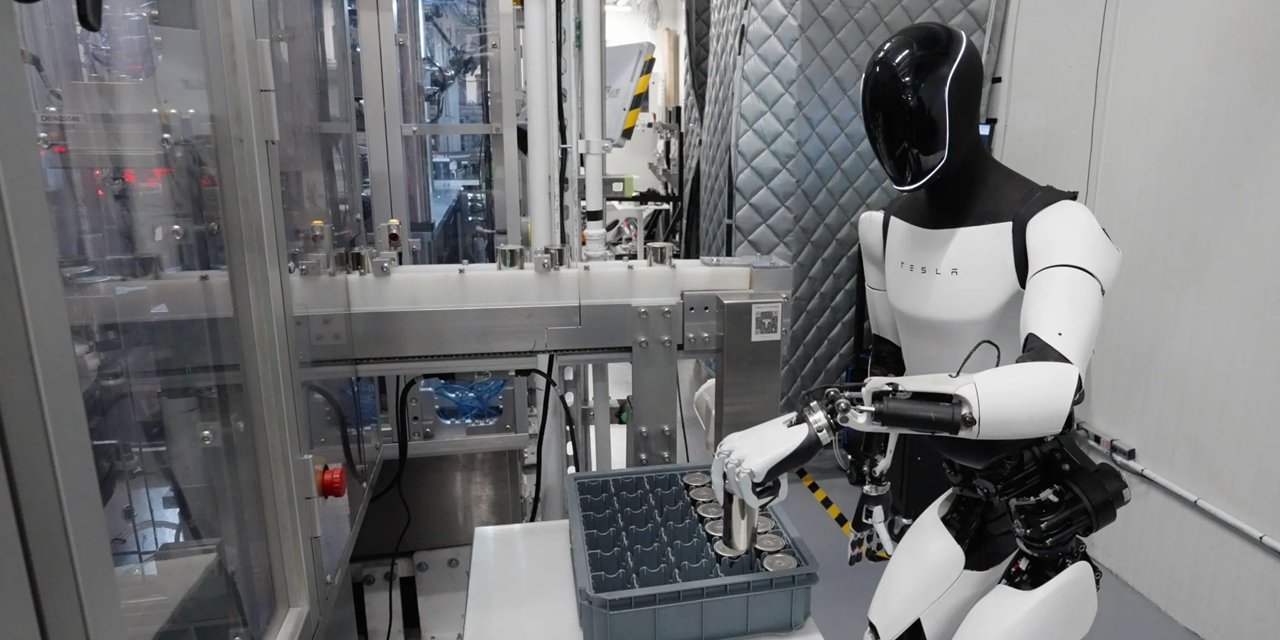 Tesla insansı robot üretimini durdurdu